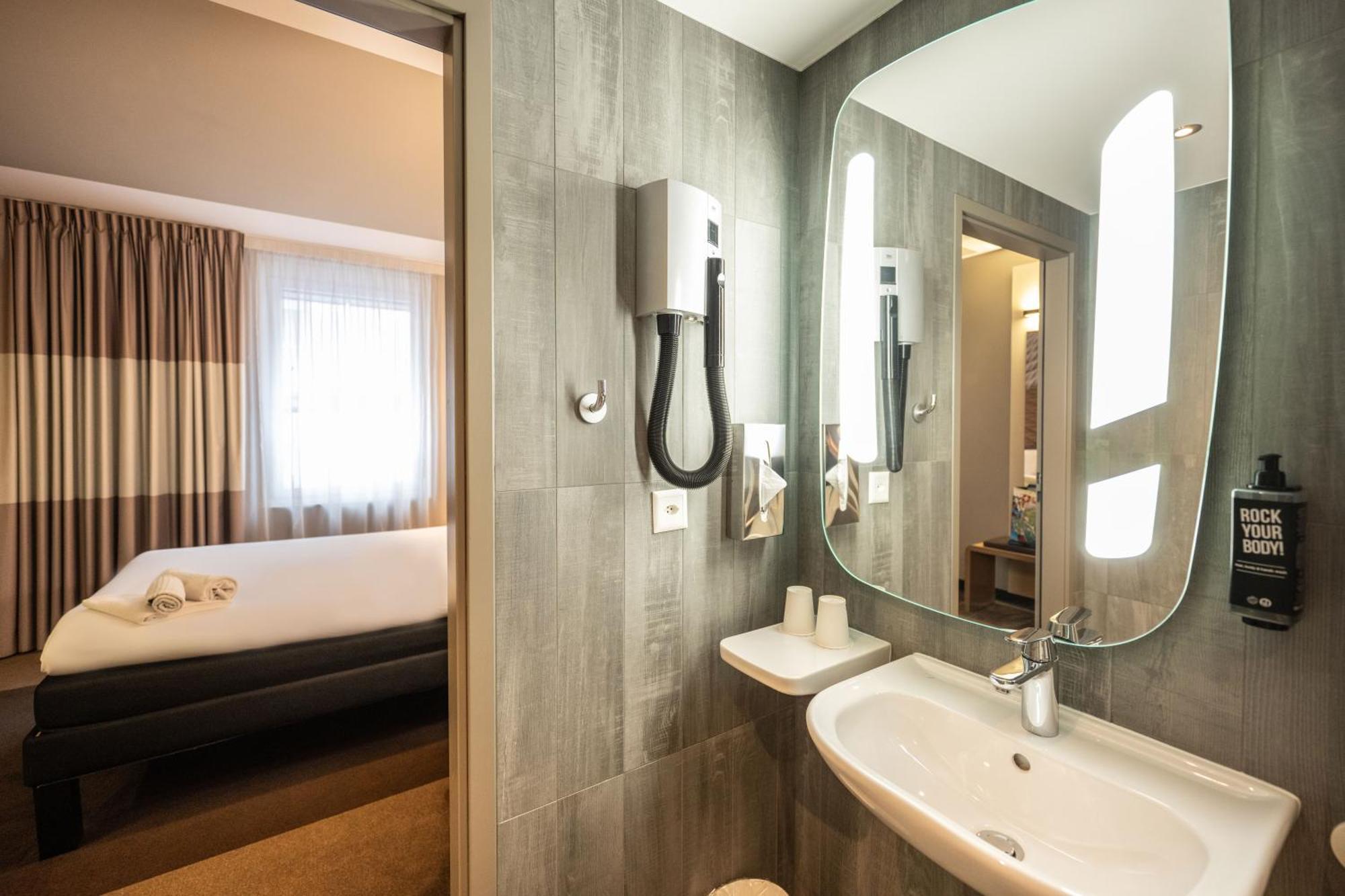 ibis Geneve Centre Lac Esterno foto