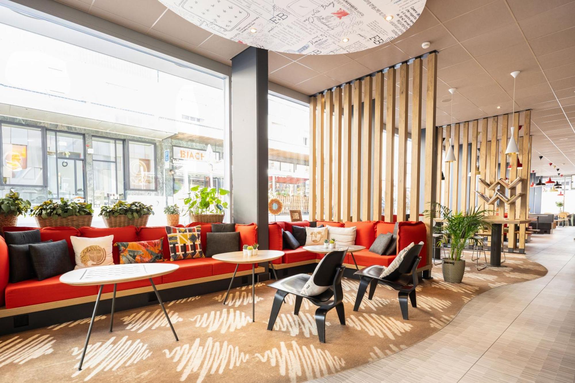 ibis Geneve Centre Lac Esterno foto