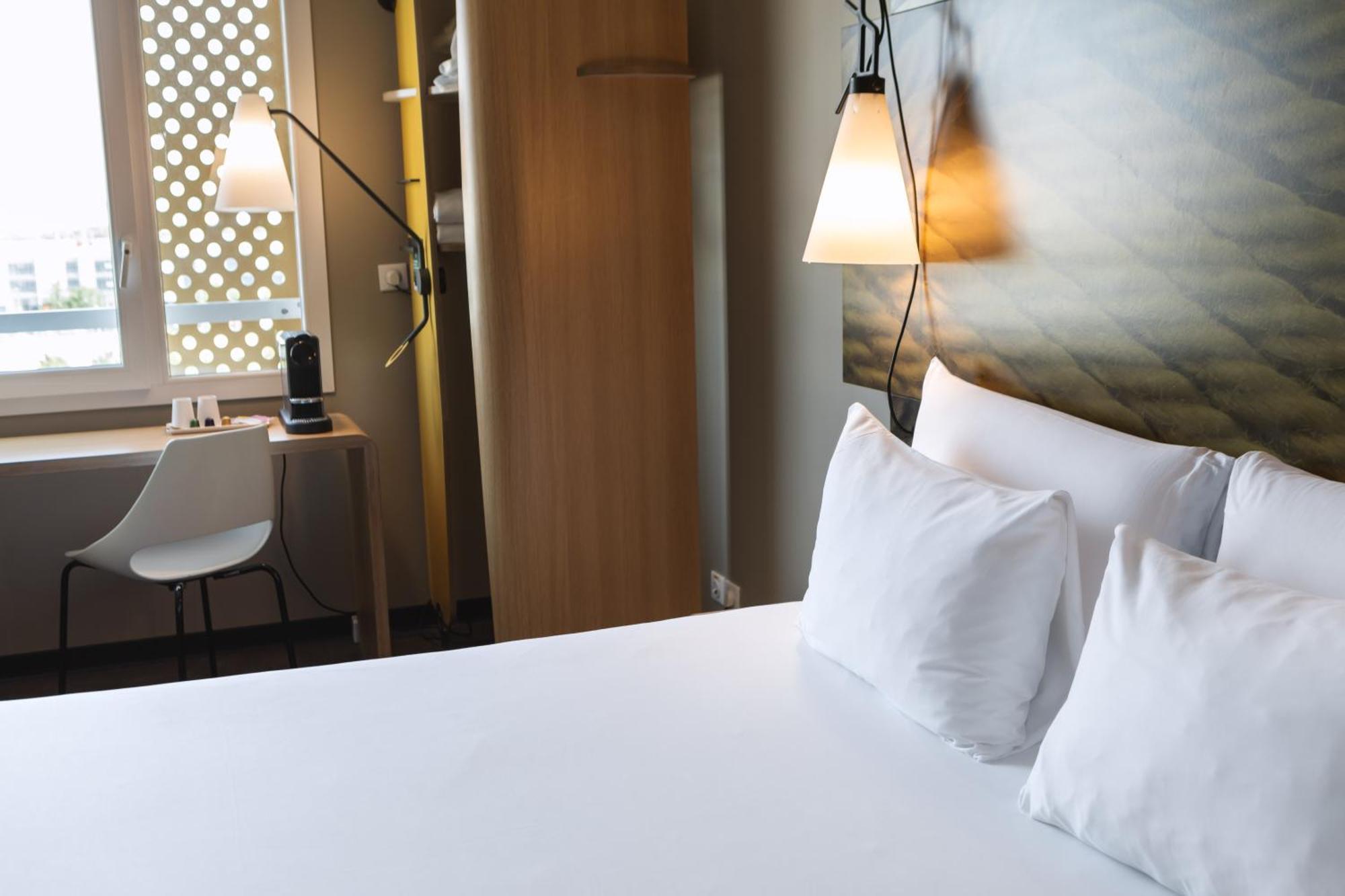 ibis Geneve Centre Lac Esterno foto